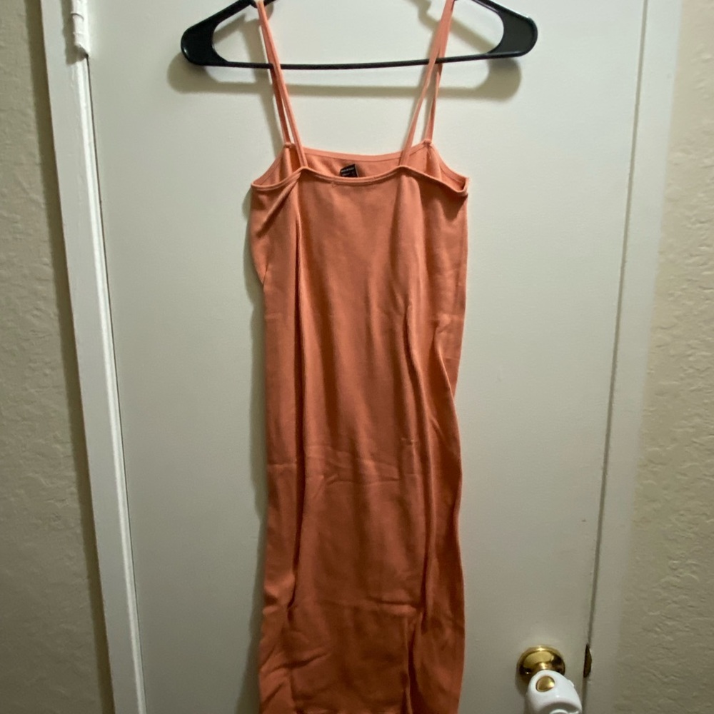 Simple dress hugs your body